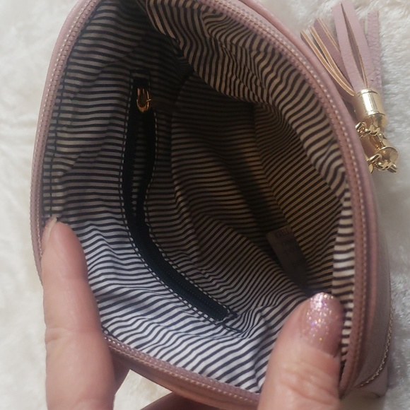*NWOT- Adorable crossbody - Picture 7 of 10
